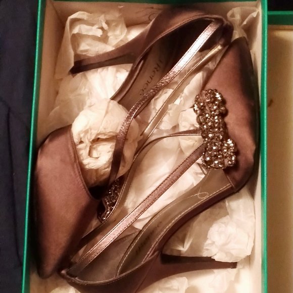 J. Renee Aleaha Pewter Satin Dorsay Heel Pumps Size 12w With Box - Picture 2 of 9